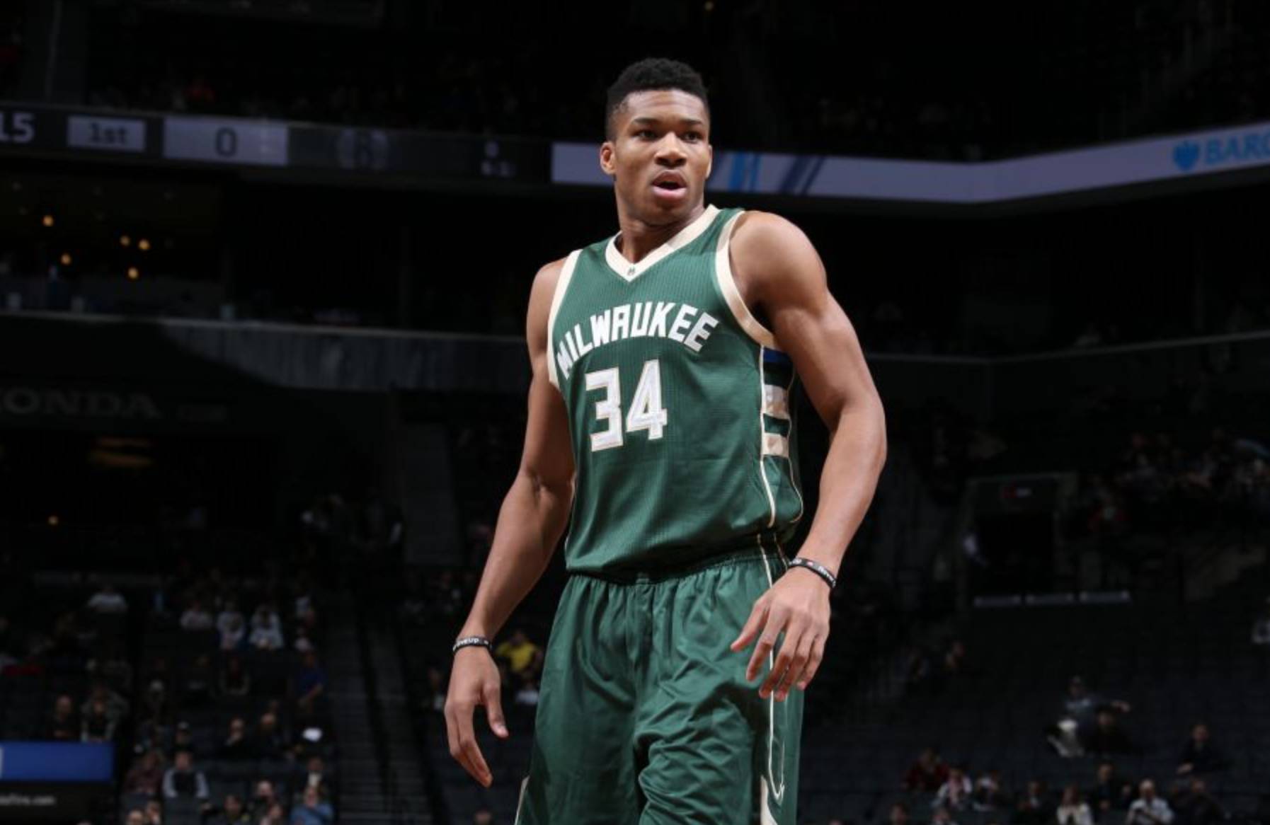 吉迪23+15+10公牛险胜雄鹿 雷霆灭黄蜂10连胜