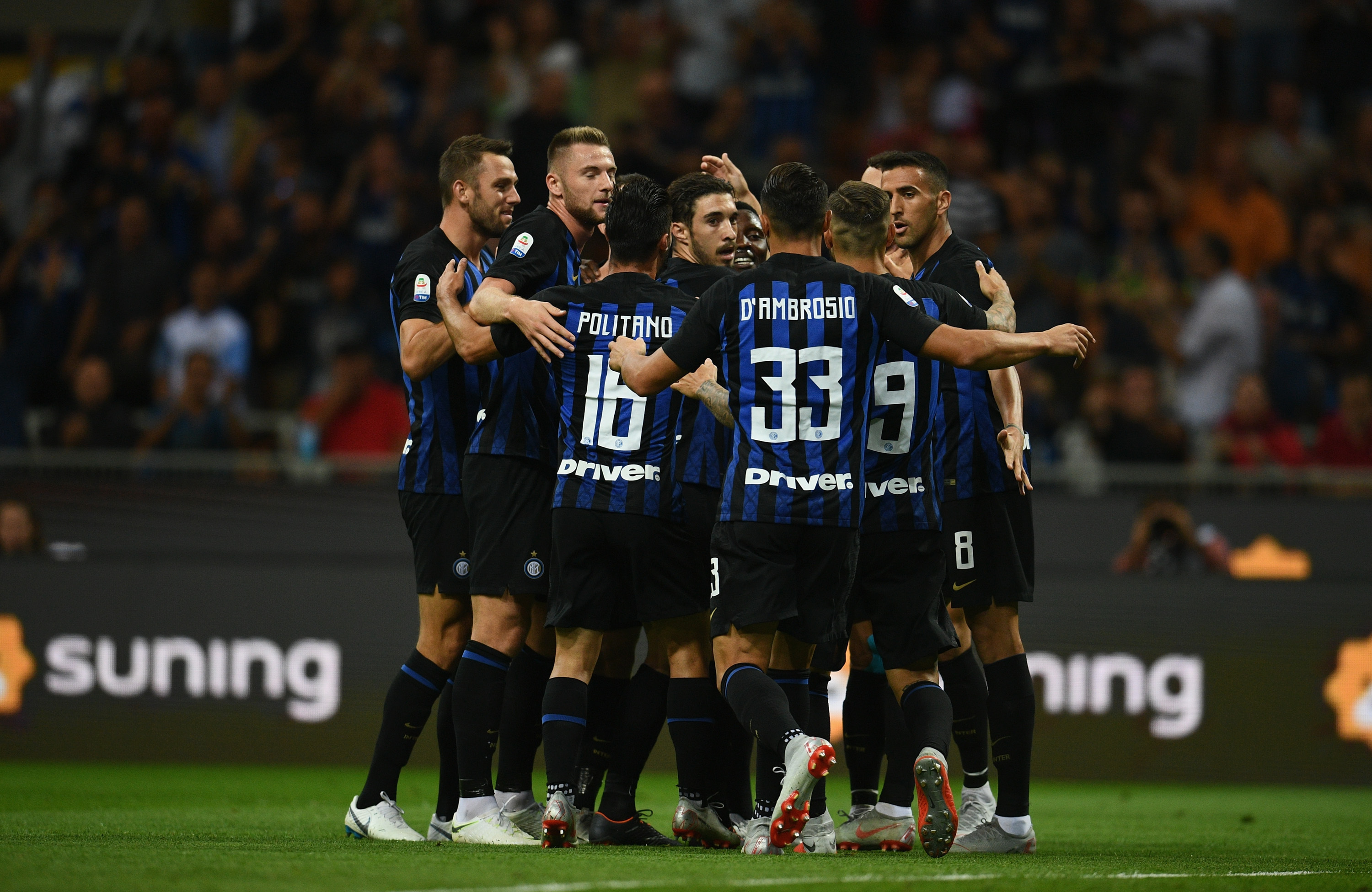 第二：如果泰山夺冠，足协就要面临对成都踢亚冠的整体审核，对于 后起之秀成都 和 老牌劲旅申花 足协不是在做选择题！倒数第二轮的对泰山的几张红牌 就明明滴警告过成都学会闭嘴