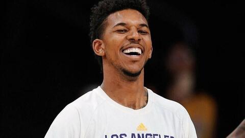 威少21分字母哥37+11 国王不敌雄鹿5连败