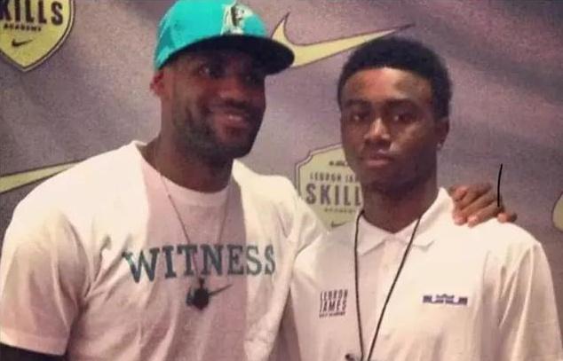 [乒乓球]世乒联总决赛女单决赛：蒯曼VS王曼昱