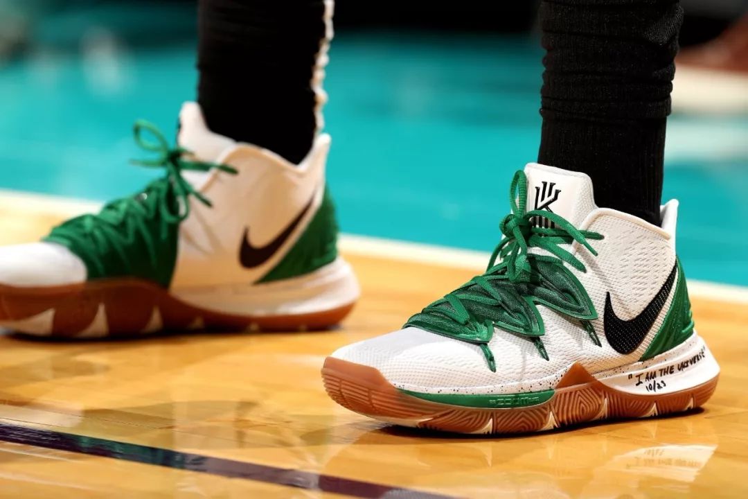 详解棒球规则中的“满垒保送”判定当投手失去准星时的心态