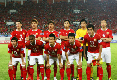 曼联 已宣布解雇主教练 Ruben Amorim，由助理 Darren Fletcher 临时执掌教鞭，球队正在考虑包括 Gareth Southgate 和 Enzo Maresca 等人接任的可能性。阿莫林任期仅 14 个月，战绩不佳且