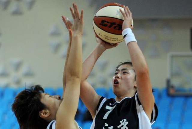 加盟新队却低迷不振？近三场场均12分，国王用福克斯换来废约