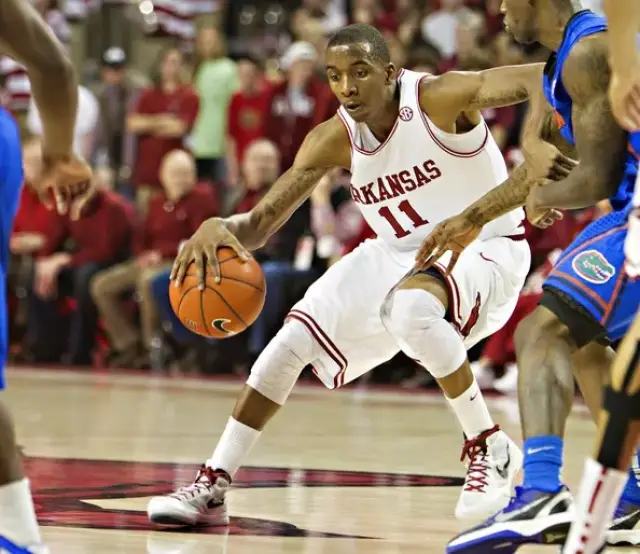 24岁国米中场发挥糟糕，外租遭退回