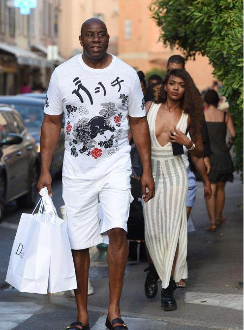 中国澳门球员：澳门联赛球员平均每场收入约445-890元人民币