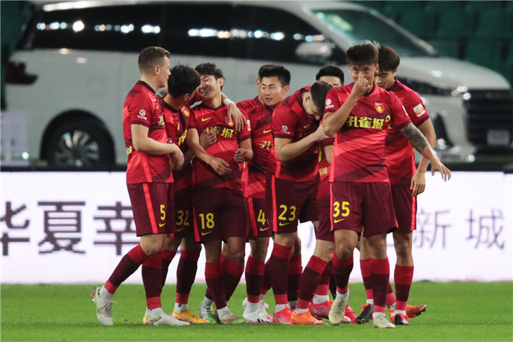 为什么棒球服的竖条纹设计在视觉上能让球员看起来更加高大威猛