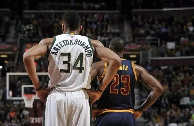 邮报：曼联希望姆伯莫等人对伯恩茅斯后去非洲杯，将进行谈判